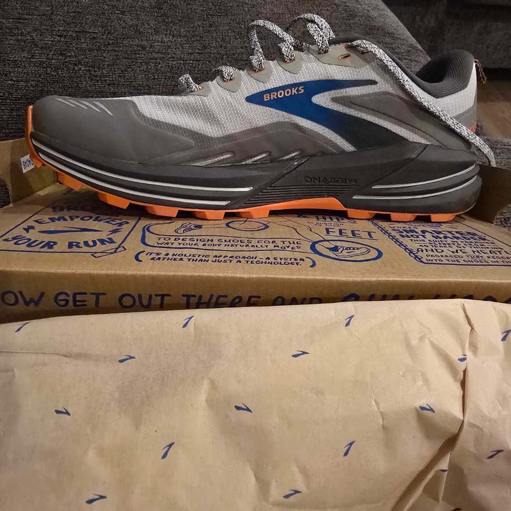 Brooks - Picture 4 of 4